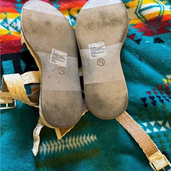 Universal Threads Platform Sandals - Picture 4 of 4